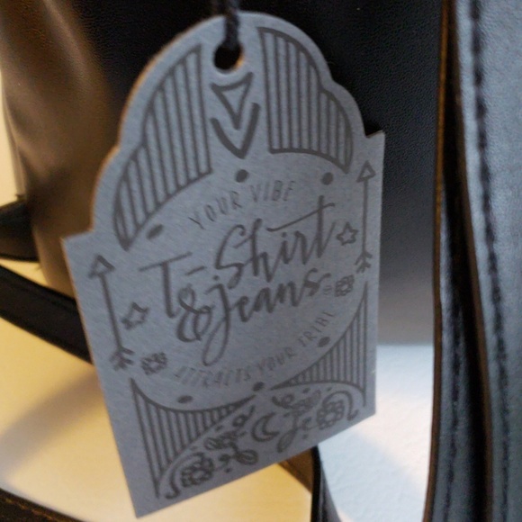 💌NWT 💌T-Shirt to Jeans  Backpack - Picture 3 of 4